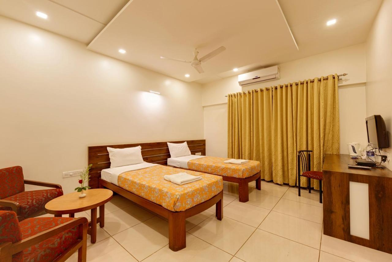 Hotel Woodland Kolhapur Exterior foto