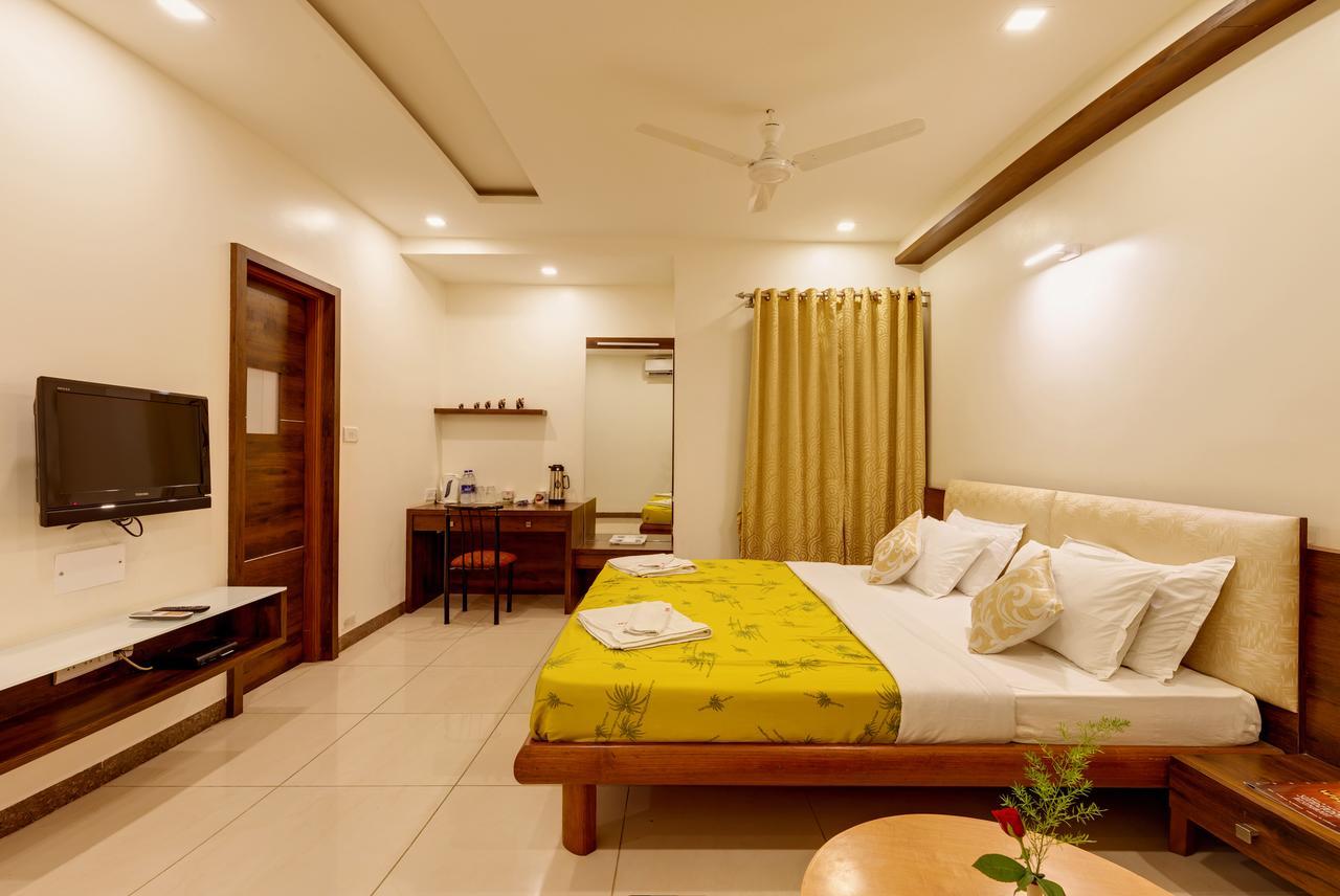 Hotel Woodland Kolhapur Exterior foto