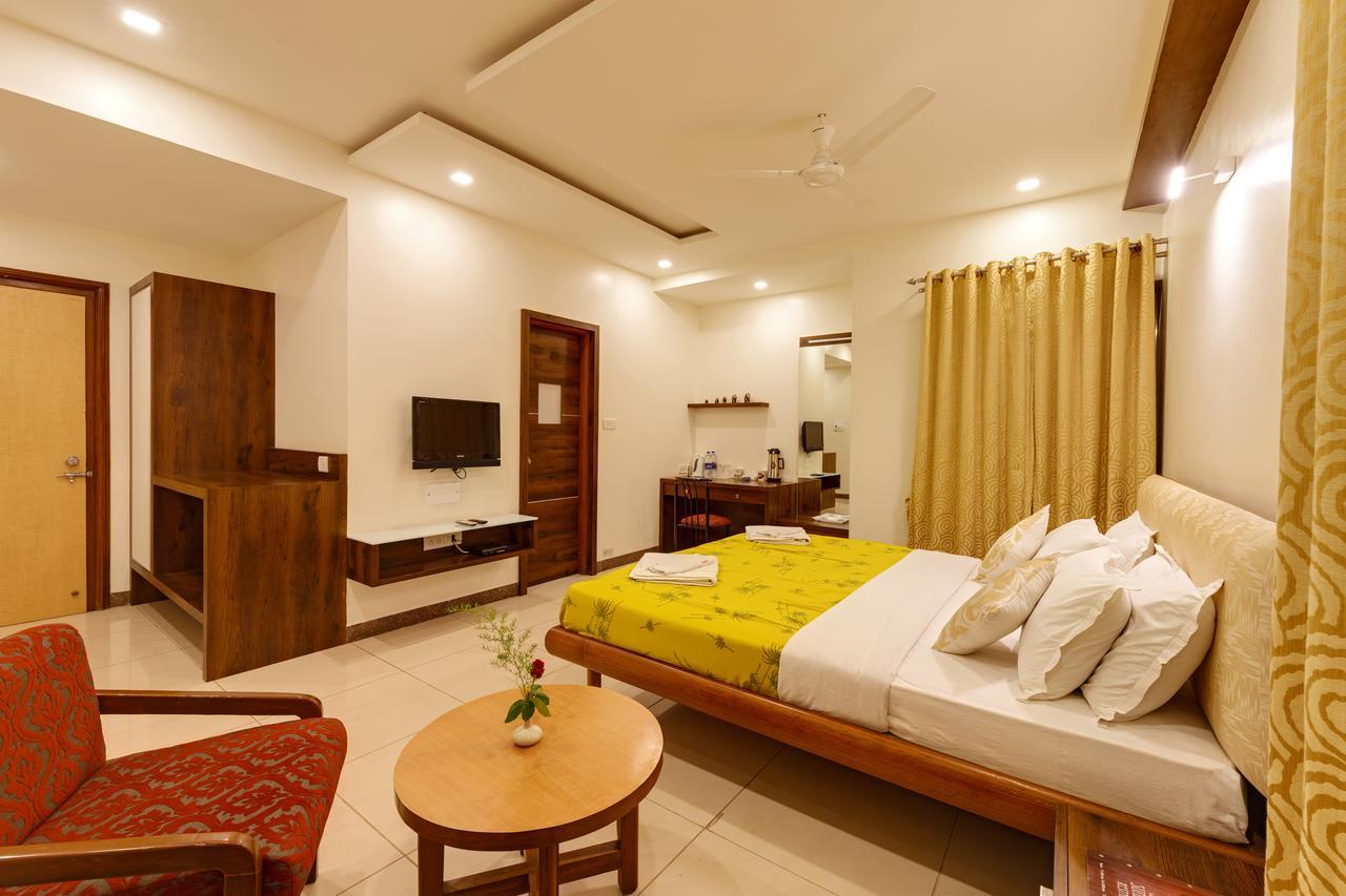 Hotel Woodland Kolhapur Exterior foto